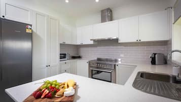 Microwave, dishwasher