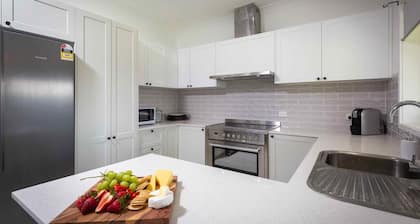 Redims Hill Cottage - Renovated 3 bedroom cottage on working farm