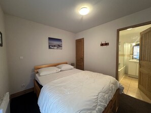 4 bedrooms - Spacious 4-bedroom apartment, ski-in/ski-out, parking included (Morillon 1100)