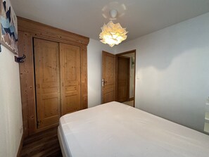 2 bedrooms - 2-bed apt, 6-7 guests, slopeside at Morillon 1100 (Morillon 1100)