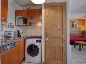 Kühlschrank, Mikrowelle, Geschirrspüler