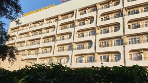 A hotel with multiple balconies and a sign reading "Au-Hypsy Hotel". - Osh Nuru (Osh)
