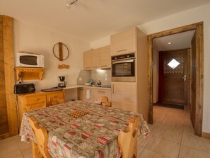 Kjøleskap, mikrobølgeovn og oppvaskmaskin