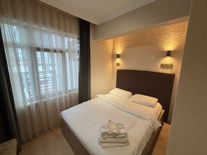 Standard Room, City View | Hypo-allergenic bedding, minibar, free WiFi, bed sheets - New Hotel Samsun (Atakum)