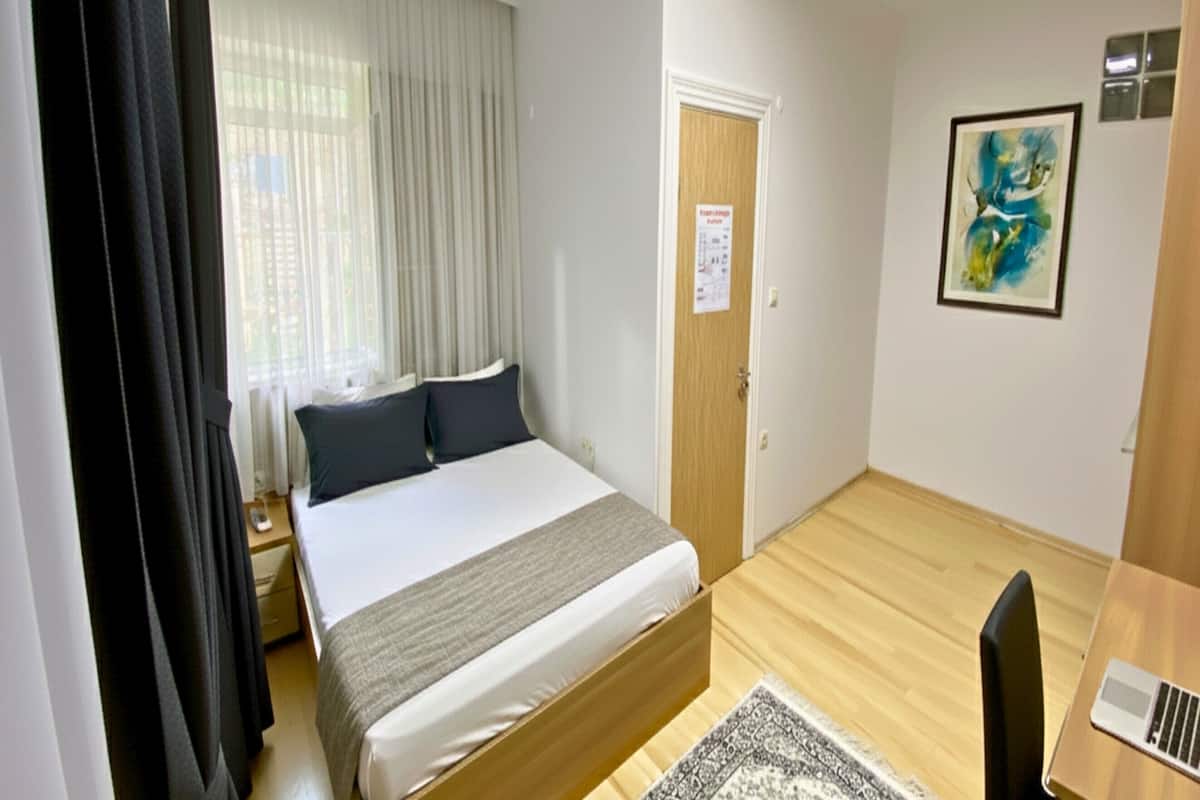 Literie hypoallergénique, minibar, Wi-Fi gratuit, draps fournis