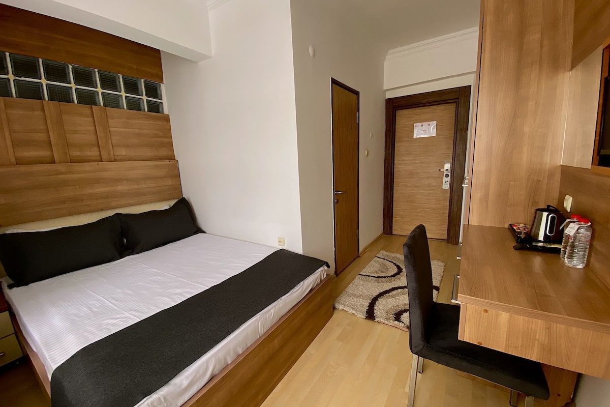 Camera Standard | Biancheria da letto ipoallergenica, minibar, Wi-Fi gratuito, lenzuola
