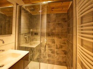 Bathroom - Chalet on the slopes with sauna and terrace, sleeps 12 (Morillon 1100)