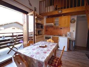 Fridge, microwave, dishwasher, coffee/tea maker