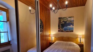 2 室のベッドルーム、WiFi (無料)