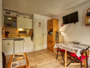 Kylskåp, mikrovågsugn och diskmaskin