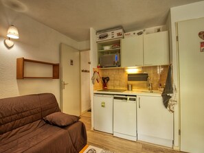 Kylskåp, mikrovågsugn och diskmaskin