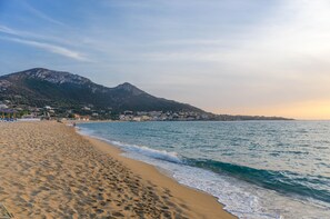 Beach nearby, sun-loungers, beach towels