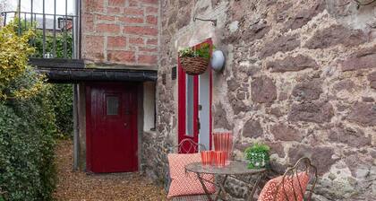 Ground Floor Apartment W/large Enclosed Garden