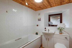 Apartment, Multiple Beds | Bathroom | Combined shower/tub, deep soaking tub, hair dryer, towels