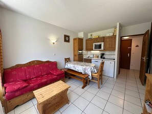 Interior - Cozy apartment for 6 with mountain balcony (Morillon 1100)