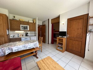 1 bedroom - Cozy apartment for 6 with mountain balcony (Morillon 1100)