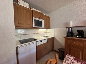 Réfrigérateur, micro-ondes, lave-vaisselle