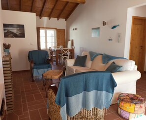 TV, fireplace, stereo