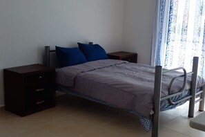 3 bedrooms, iron/ironing board, WiFi, bed sheets - La Casa de Merida (Caucel)