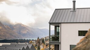 Exterior - The Rata Villa - Hot tub - Fire Place (Queenstown)