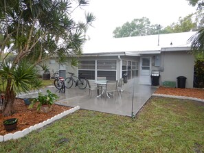 Outdoor dining - "This place is like Home Away From Home" (Vero Beach)