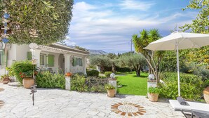 Front of property - Villa Mimoza (Corfu)