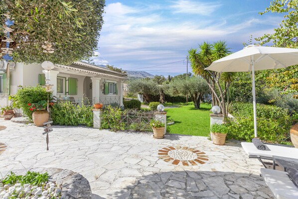 Front of property - Villa Mimoza (Corfu)