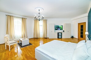 King Room, Balcony | Hochwertige Bettwaren, Minibar, individuell dekoriert