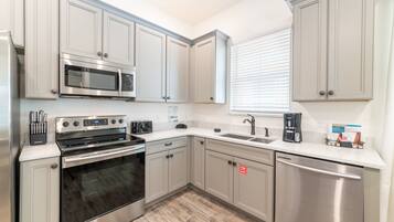 Fridge, oven, stovetop, dishwasher