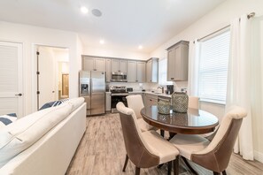 Interior - Sunny Yellow Cottage near Disney with Margaritaville Resort & Island H2O Access. (Kissimmee)