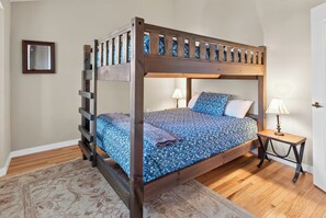 A bunk bed with a ladder, a bedside table with a lamp, and a patterned rug. - Nice Updated Condo. Hot Tub. Access to Lake. (Frisco)