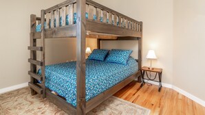 A bunk bed with a wooden frame and blue patterned bedding. - Nice Updated Condo. Hot Tub. Access to Lake. (Frisco)