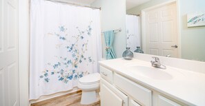 Baignoire, serviettes fournies