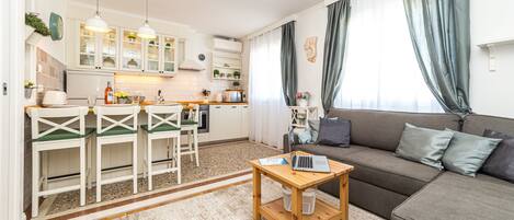 Een smart-tv en een kantoor