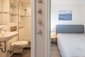 Hair dryer, towels - Beautiful 2-room vacation apartment in city location on approx. 50 m² for up to 2 persons. (Westerland)