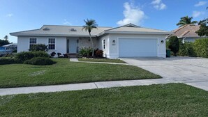 Exterior - Waterfront 3BR/2BA Marco Island home with heated pool and Wi-Fi. (Marco Island)