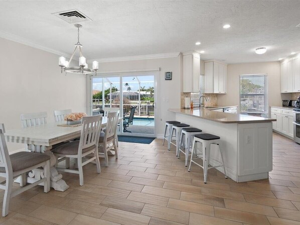 Fridge, microwave, oven, dishwasher - Stunning 3 Bedroom Waterfront Pool home (Marco Island)