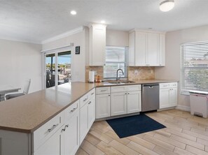 Fridge, microwave, oven, dishwasher - Stunning 3 Bedroom Waterfront Pool home (Marco Island)