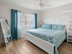 3 habitaciones, tabla de planchar con plancha, wifi y ropa de cama 