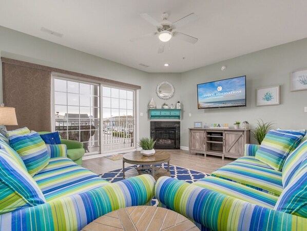 テレビ、DVD プレーヤー