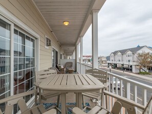 屋外ダイニングエリア