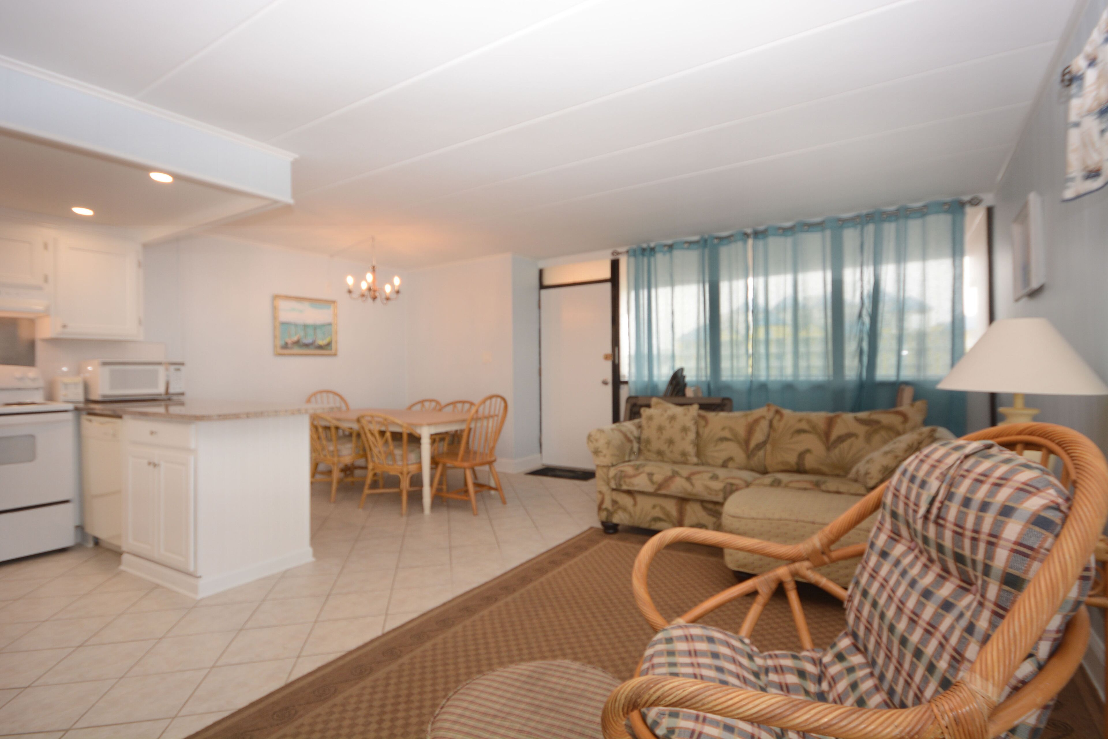 Spacious, cool-toned 3-bedroom condo with free WiFi located midtown and less than a block from the beach!