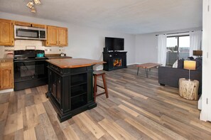 Interior - Condo 2 BR in Dillon sleeps 5, Pool and Hot Tub (Dillon)