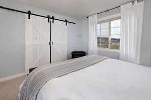 2 bedrooms, free WiFi, bed sheets - Condo 2 BR in Dillon sleeps 5, Pool and Hot Tub (Dillon)