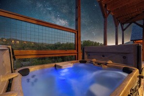 Outdoor spa tub - Abundantly Blessed | By Colonial Properties (Sevierville)