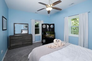 1 bedroom, Internet, bed sheets - Gervinwold Creekside | By Colonial Properties (Gatlinburg)