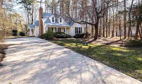 Knight Play Golf home/3 Bedroom/ with Jetted tub on 1.2 acre lot in Apex