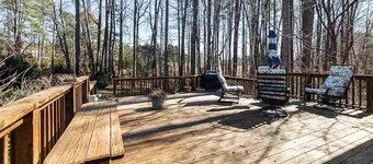 Knight Play Golf home with Jetted tub on 1.2 acre lot in Apex