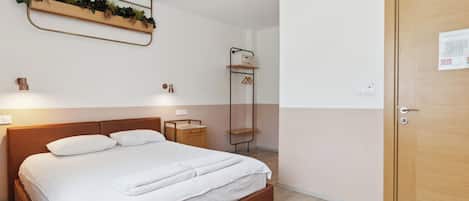 Deluxe Room | Minibar, in-room safe, blackout curtains, soundproofing