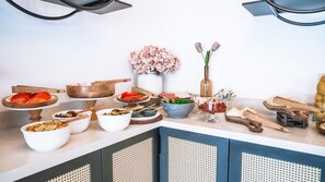 Free daily buffet breakfast  - Urla 1867 Hotel (Urla)